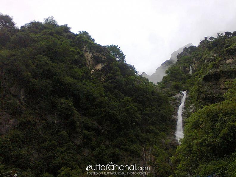 Beautiful Waterfall On The Way of Kedarnath
