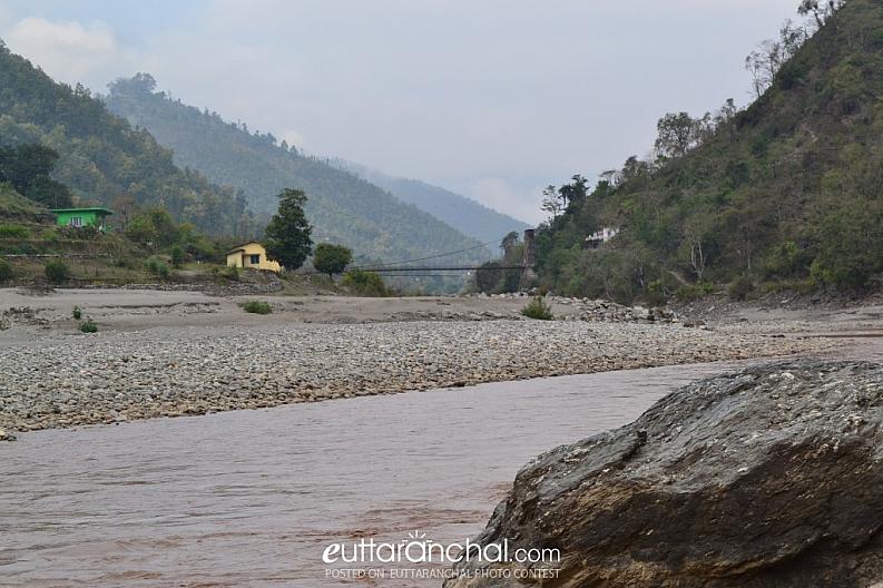 Saryu River flowing