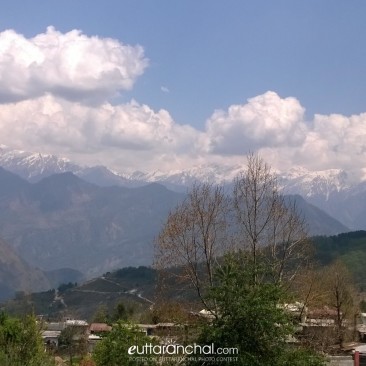 View of of Himalayas with Panchahuli peak from Munsyari